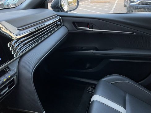 Used 2025 Toyota Camry SE image 37