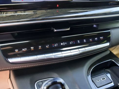 Certified 2023 Cadillac Escalade Premium Luxury w/ Performance Package image 19