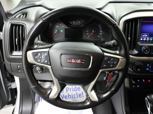 Used 2022 GMC Canyon Denali image 17