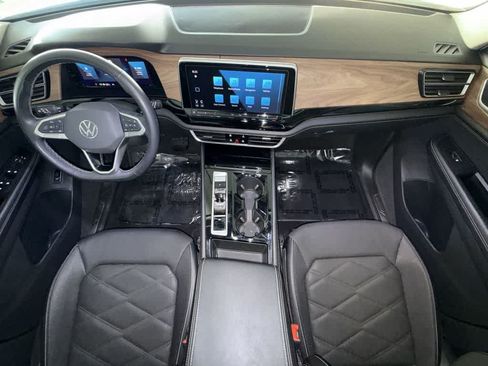 Certified 2024 Volkswagen Atlas SE FWD image 24