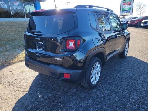 Used 2018 Jeep Renegade Latitude w/ Cold Weather Group image 6
