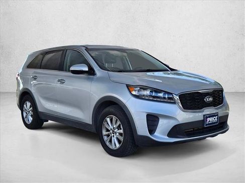 Used 2019 Kia Sorento LX image 3