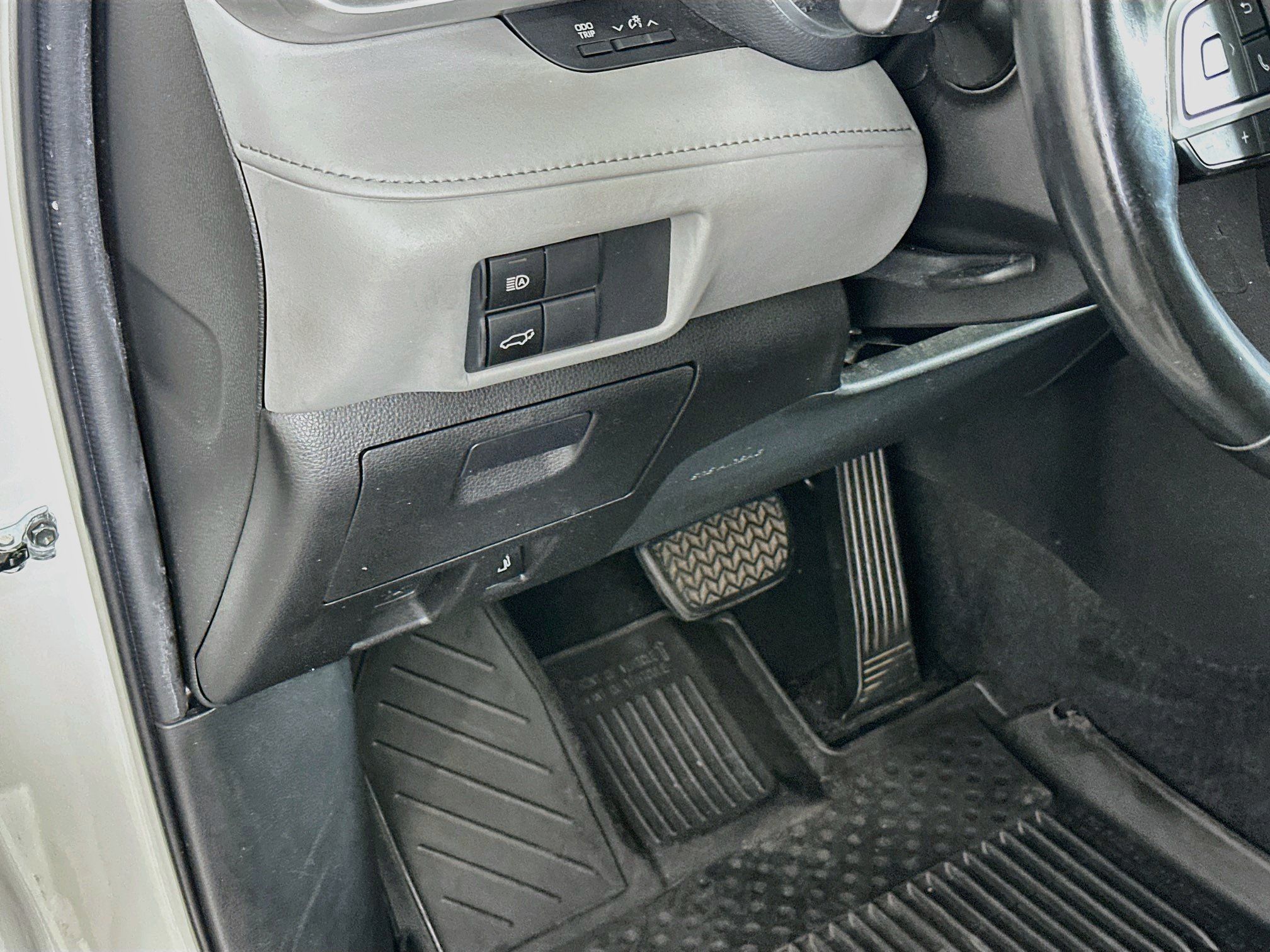 Used 2022 Toyota Highlander LE FWD image 17