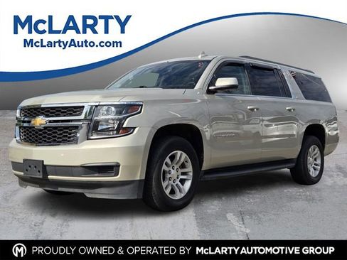 Used 2017 Chevrolet Suburban LT image 1