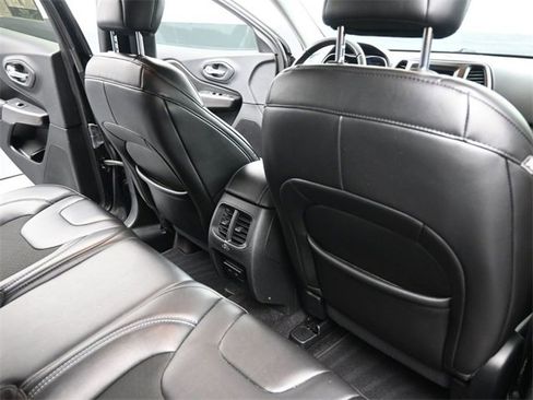 Used 2019 Jeep Cherokee Latitude Plus image 29