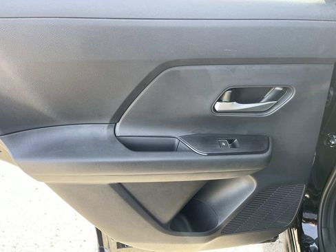 New 2026 Nissan Kicks SR w/ SR Premium Package FWD image 18