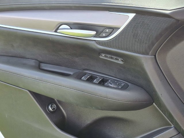 Used 2017 Cadillac XT5 Premium Luxury FWD image 19