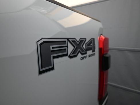 Used 2025 Ford F250 Lariat w/ Black Appearance Package image 14