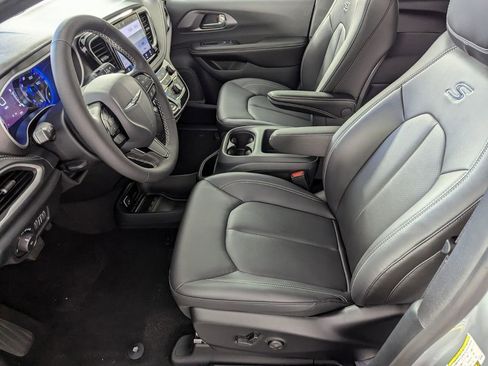 New 2026 Chrysler Pacifica Select w/ S Appearance Package image 11