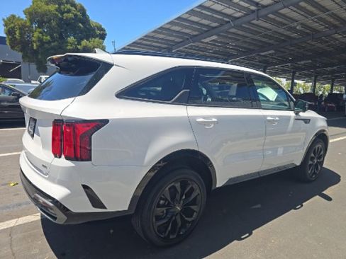 Used 2023 Kia Sorento SX AWD/4WD image 3