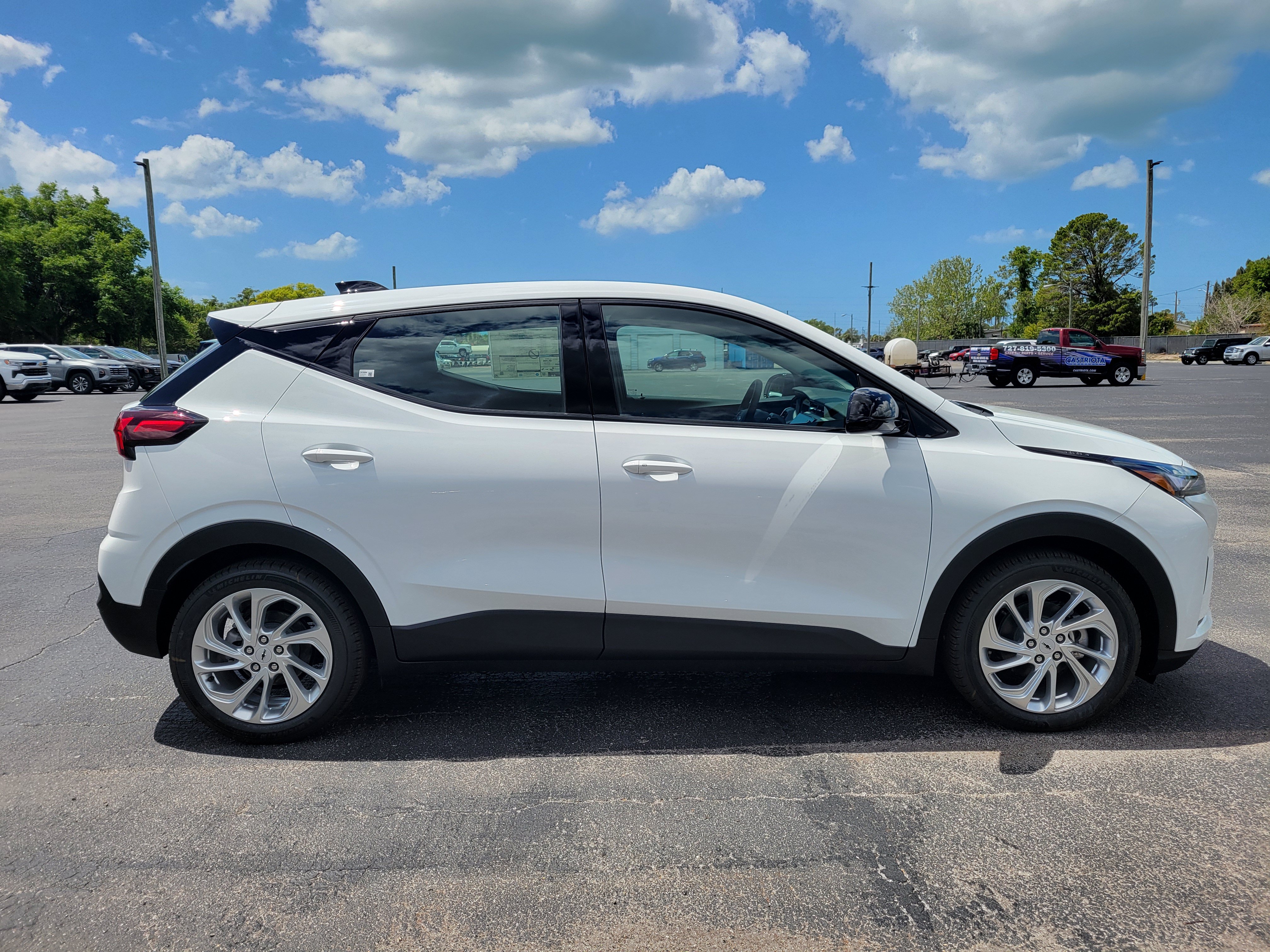 New 2027 Chevrolet Bolt LT w/ Comfort Package FWD image 5