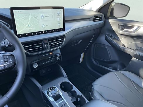 New 2025 Ford Escape SE w/ PHEV Premium Package image 32
