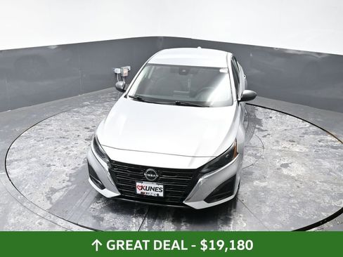 Used 2024 Nissan Altima 2.5 SV image 45