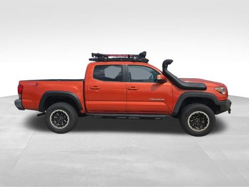 Used 2016 Toyota Tacoma TRD Sport w/ Towing Package AWD/4WD image 7