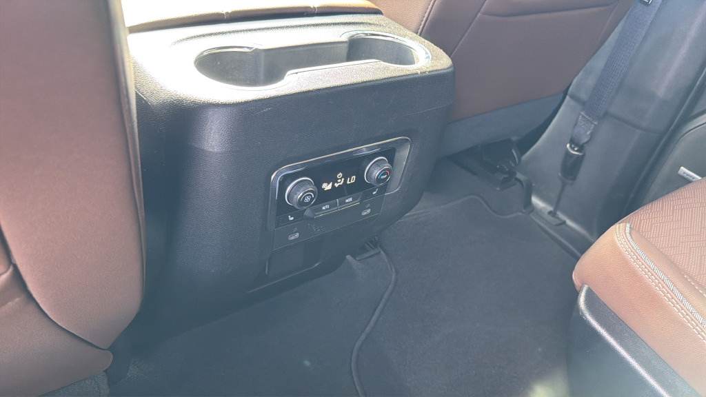 Used 2023 Chevrolet Suburban High Country w/ LPO, Illumination Package AWD/4WD image 24