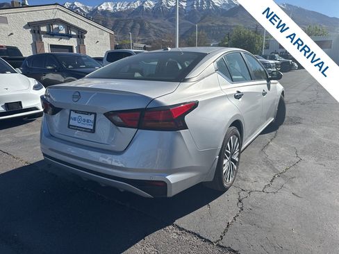 Used 2024 Nissan Altima 2.5 SV FWD image 8