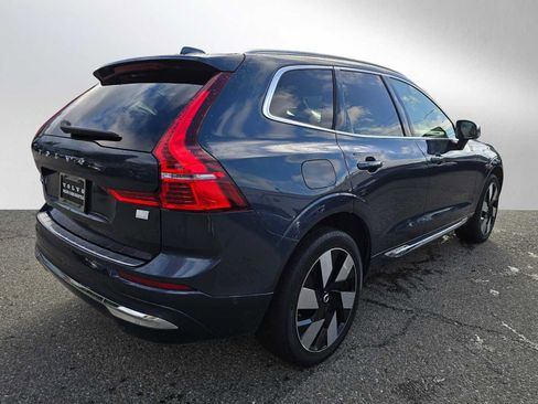 Used 2023 Volvo XC60 T8 Plus image 3