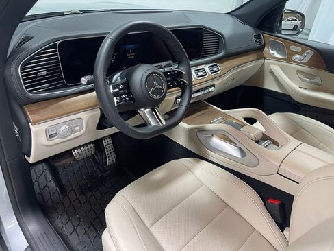 Used 2024 Mercedes-Benz GLS 450 4MATIC image 21