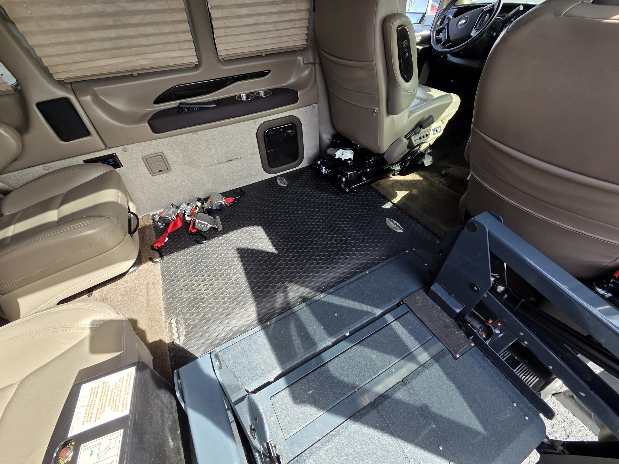 Used 2020 Chevrolet Express 2500 Extended w/ Enhanced Convenience Package RWD image 7