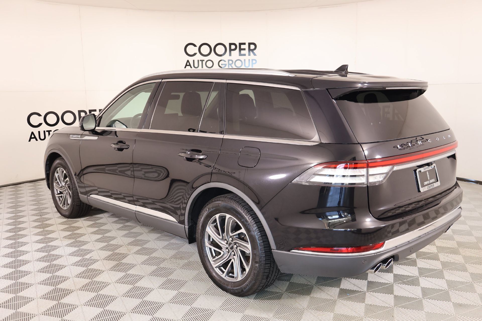 Used 2023 Lincoln Aviator 2WD image 23