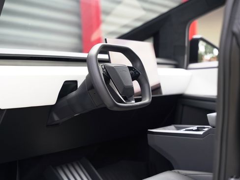 Used 2024 Tesla Cybertruck AWD Crew Cab image 14