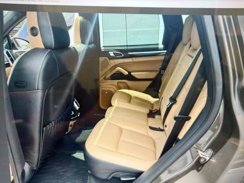 Used 2016 Porsche Cayenne AWD/4WD image 4