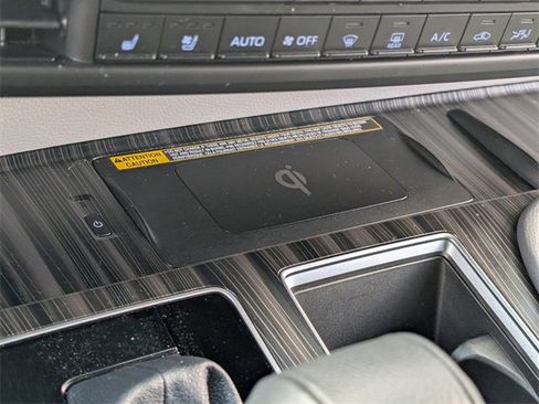 Used 2024 Toyota Sienna Limited image 26