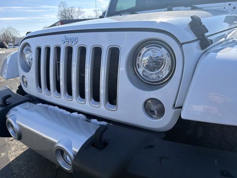 Certified 2018 Jeep Wrangler Unlimited Sahara w/ Connectivity Group image 4
