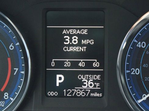 Used 2018 Toyota Corolla LE image 4