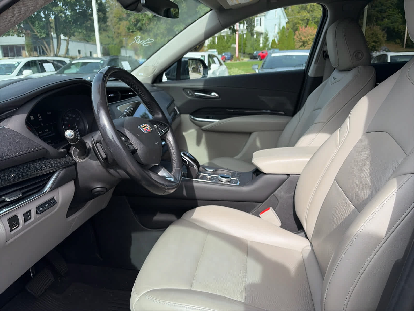 Used 2020 Cadillac XT4 Premium Luxury AWD/4WD image 12