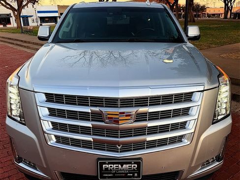 Used 2017 Cadillac Escalade ESV Premium Luxury w/ LPO, Radiant Package image 3