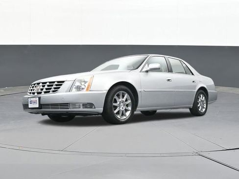 Used 2010 Cadillac DTS Luxury image 52