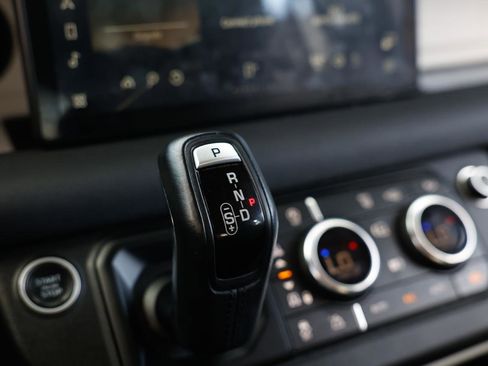 Used 2020 Land Rover Defender 110 First Edition image 40