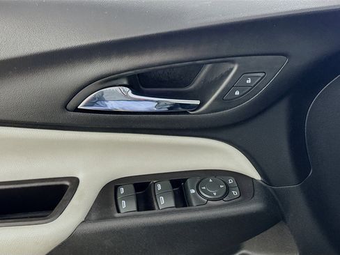 Used 2020 Chevrolet Equinox LS w/ LS Convenience Package image 18