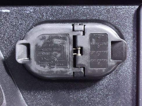 Used 2016 Toyota Tacoma SR5 w/ SR5 Appearance Package (SN) image 33