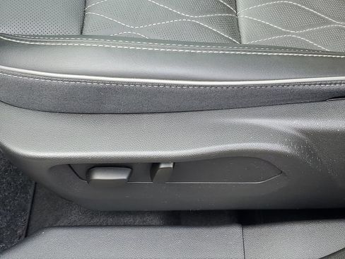 Used 2023 Buick Envision Avenir AWD/4WD image 11