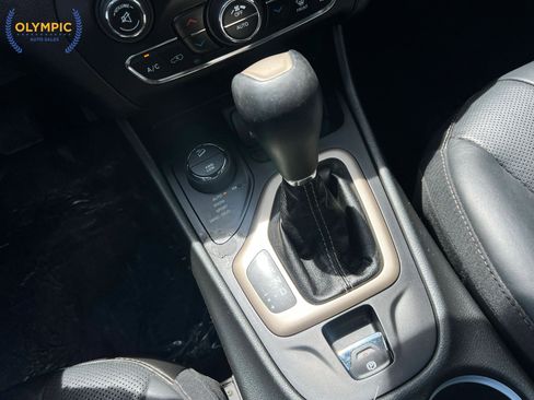 Used 2016 Jeep Cherokee Limited w/ Luxury Group AWD/4WD image 34
