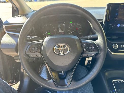 Used 2023 Toyota Corolla LE image 32
