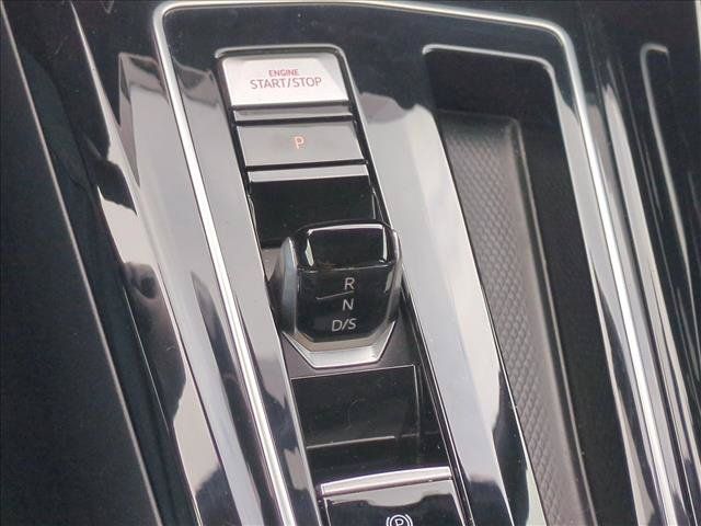 Used 2024 Volkswagen GTI SE w/ SE Leather Seats Package FWD image 12