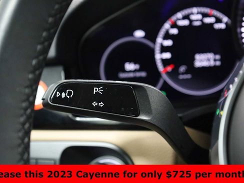 Certified 2023 Porsche Cayenne Platinum Edition image 31