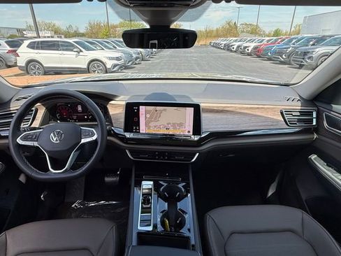 New 2025 Volkswagen Atlas SEL image 11