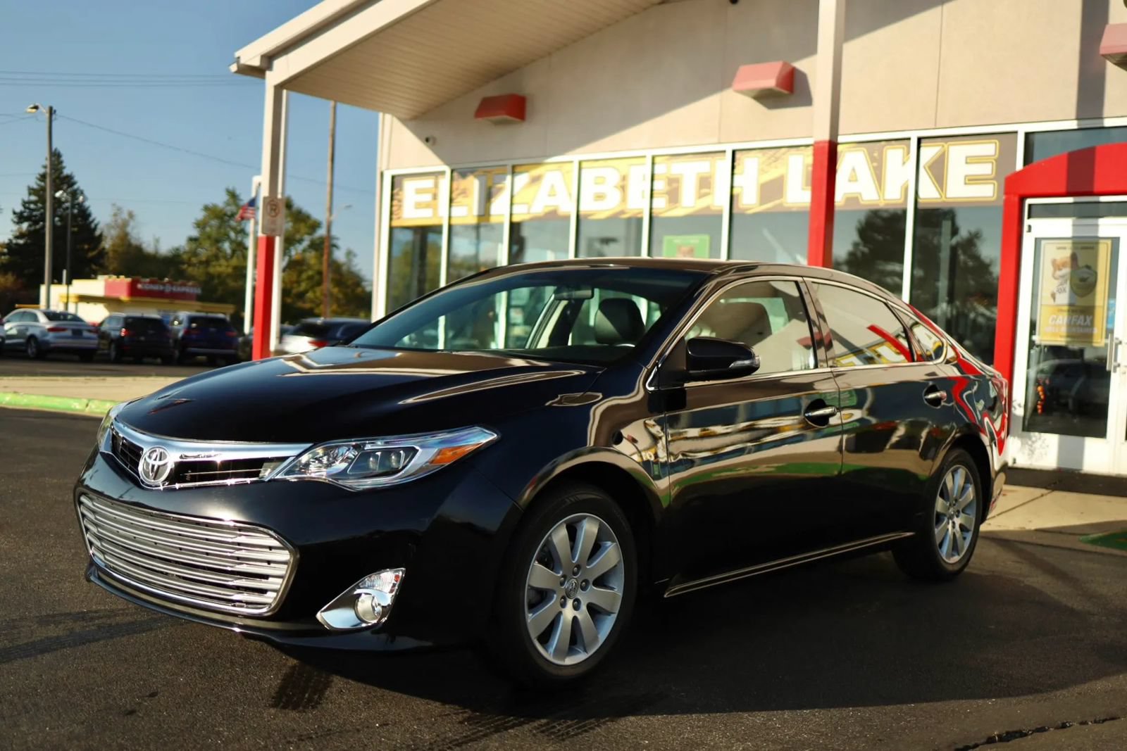 Used 2016 Toyota Avalon FWD image 1