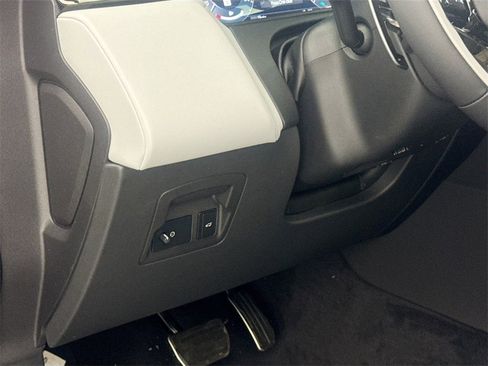 New 2026 Land Rover Range Rover Velar Dynamic SE image 10