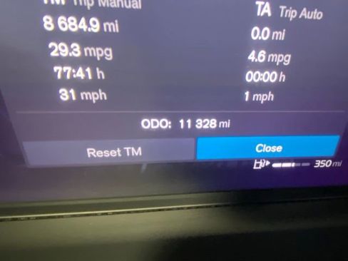 Used 2025 Volvo XC40 B5 Core image 17