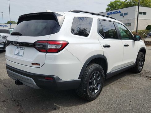 Certified 2023 Honda Pilot TrailSport image 6
