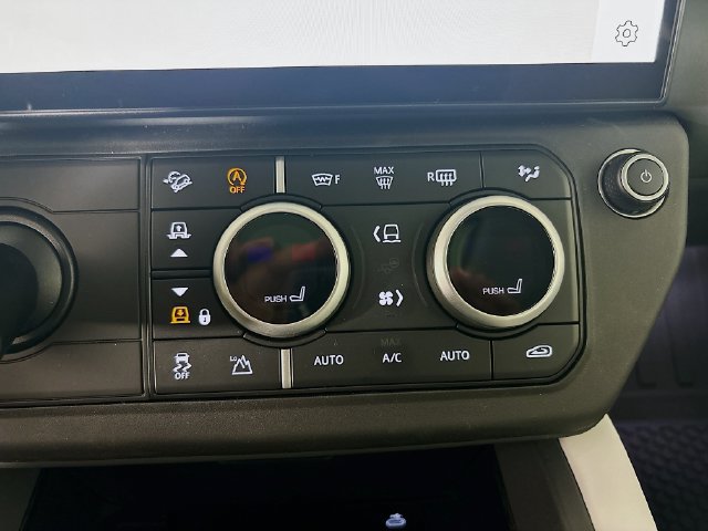Used 2026 Land Rover Defender 110 S AWD/4WD image 17