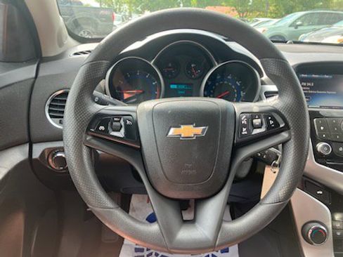 Used 2016 Chevrolet Cruze LT image 12