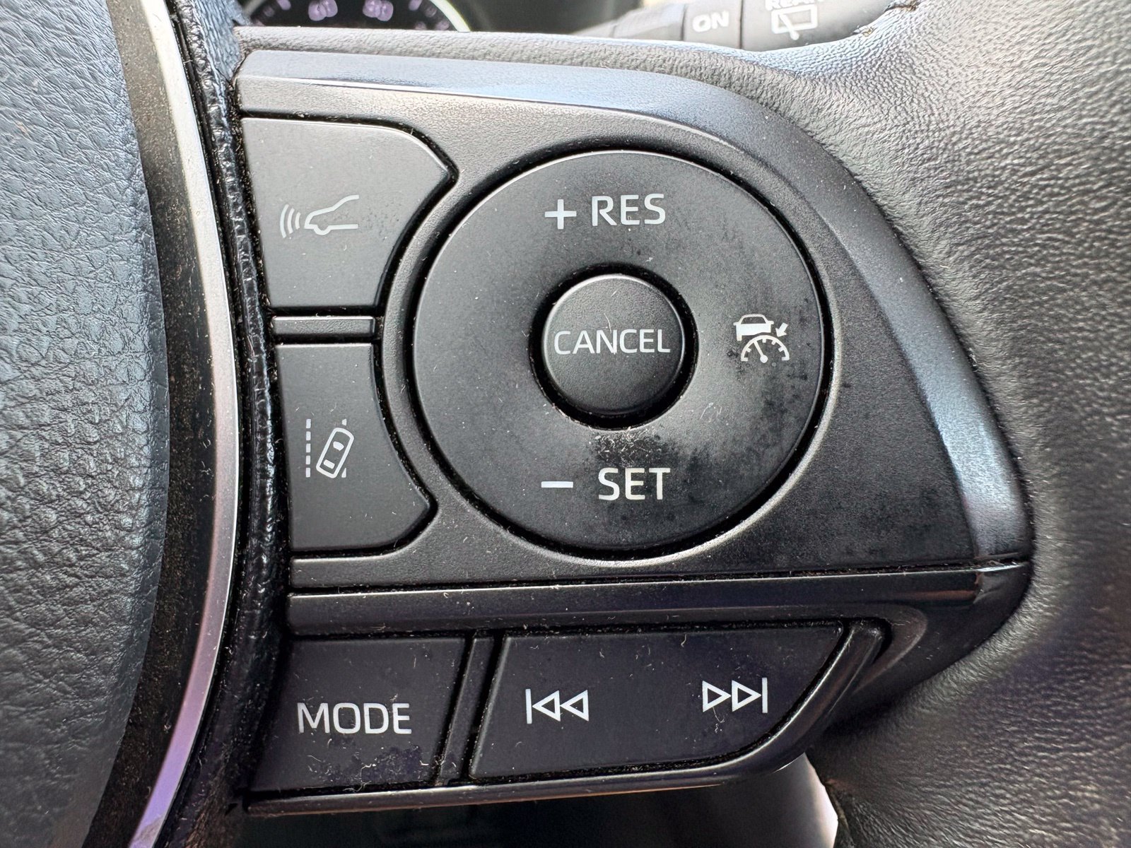 Used 2021 Toyota RAV4 XLE w/ Convenience Package AWD/4WD image 16