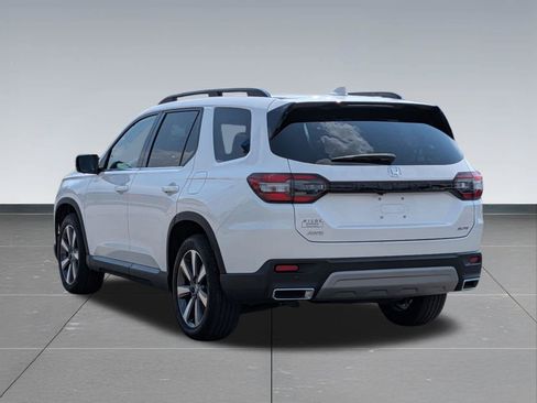 Used 2025 Honda Pilot Elite image 3