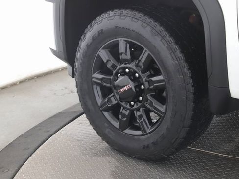 Used 2024 GMC Sierra 2500 AT4 w/ Technology Package image 13
